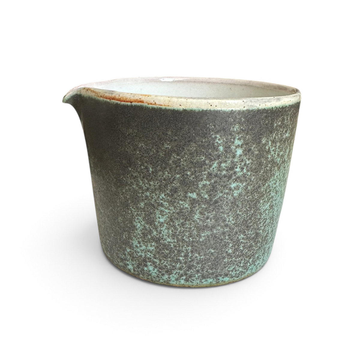 Green-glazed fairness cup with mottled patterns